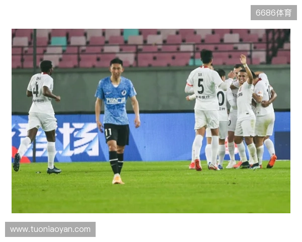 疑似吐口水！大连英博球迷呼吁俱乐部上诉申花外援特谢拉