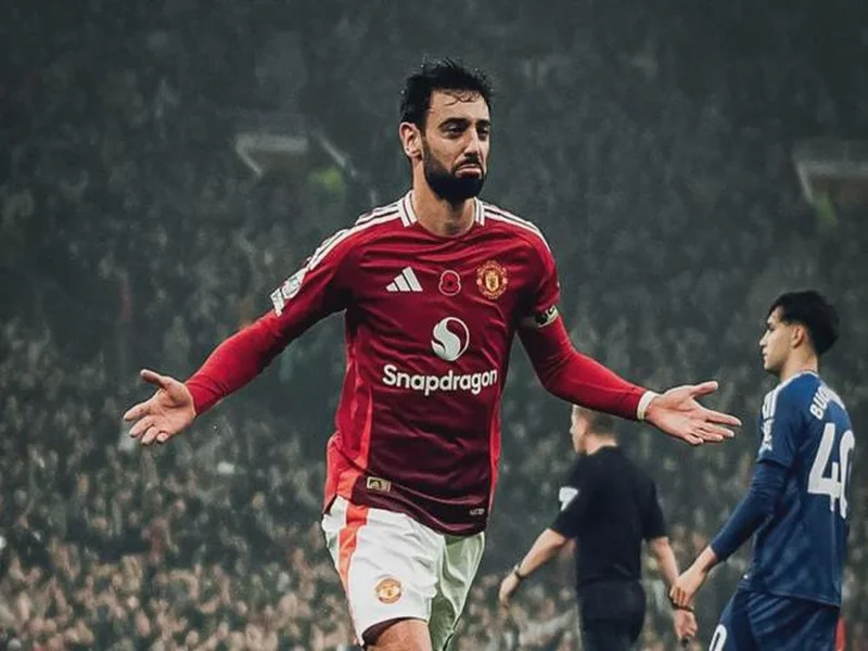 亚泰出征青岛准备赛季收官战 球迷助威歌声为子弟兵加油